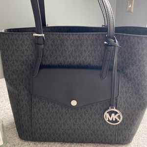 Michael Kors MK tote - barely used